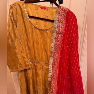 NWOT Gorgeous mustard gold studded Women's gown/anarkali with studded dupatta